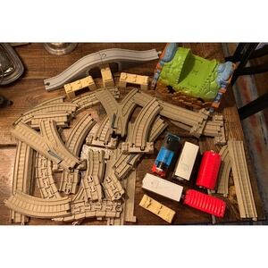 Lot of 40+  pcs Thomas Train Trackmaster Tan Flexi Tracks Trains Risers Tunnel